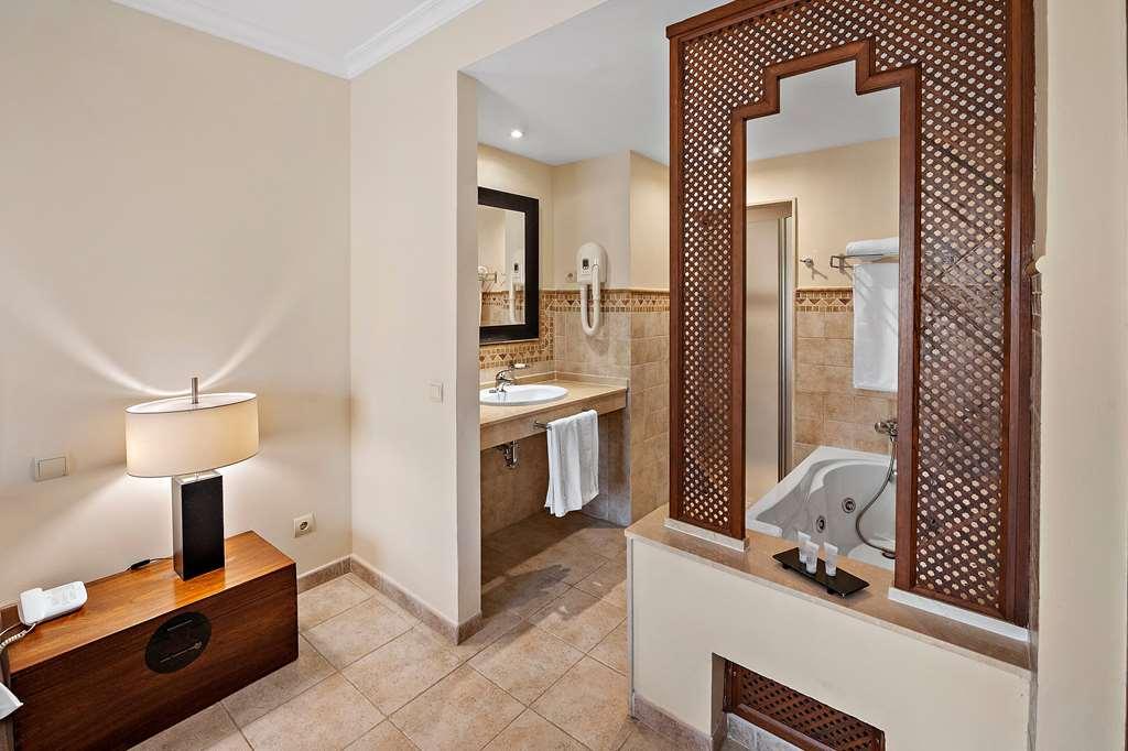 Apartahotel Ramada Hotel&suites By Wyndham Costa Del Sol