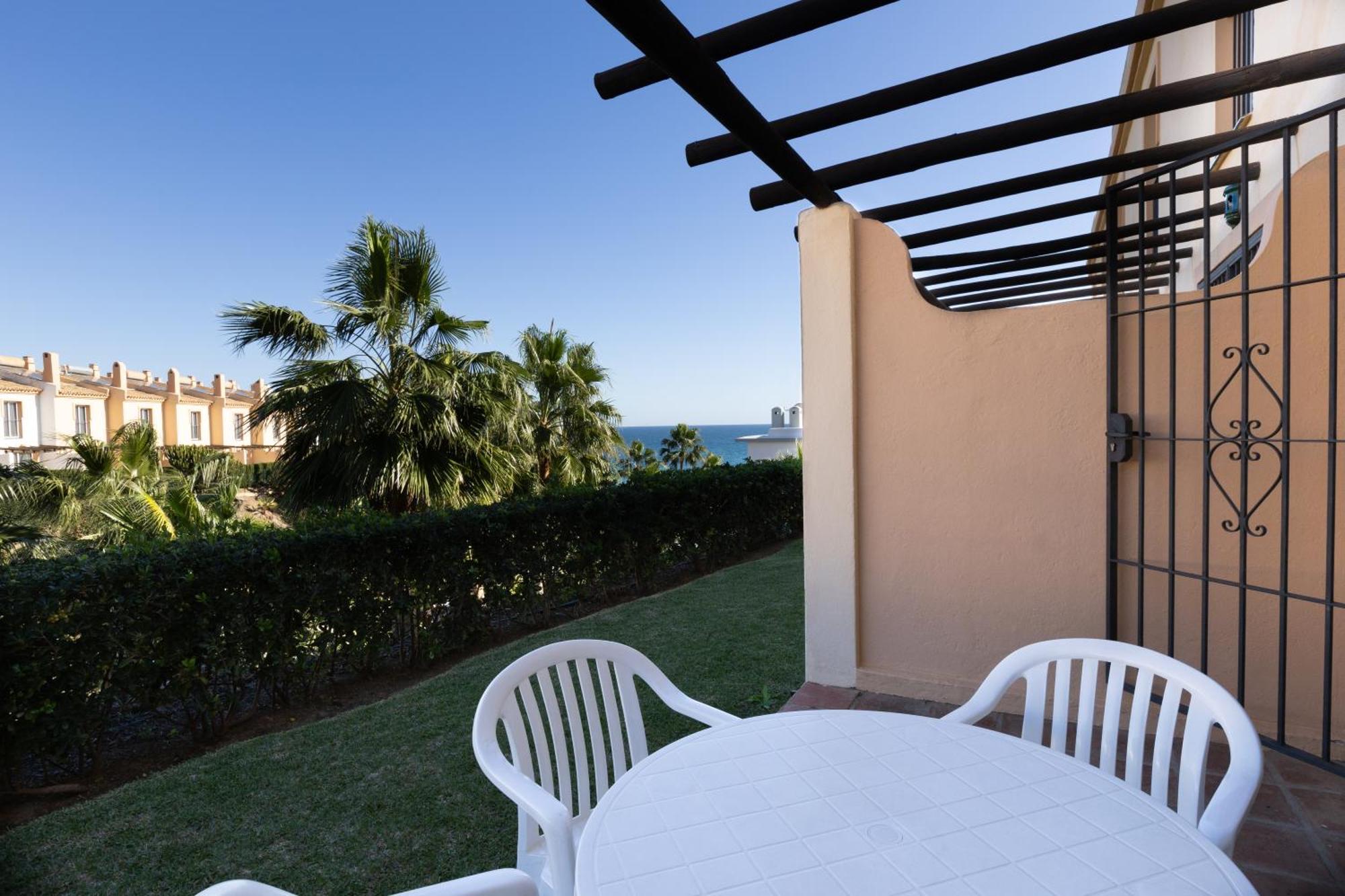 Apartahotel Ramada Hotel&suites By Wyndham Costa Del Sol 3*